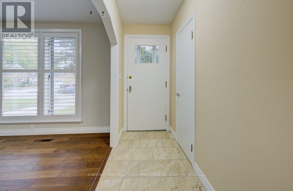 492 Ephraim Street, Kitchener, Ontario  N2B 2C6 - Photo 4 - X12461739