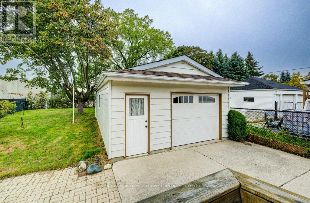 492 Ephraim Street, Kitchener, Ontario  N2B 2C6 - Photo 41 - X12461739