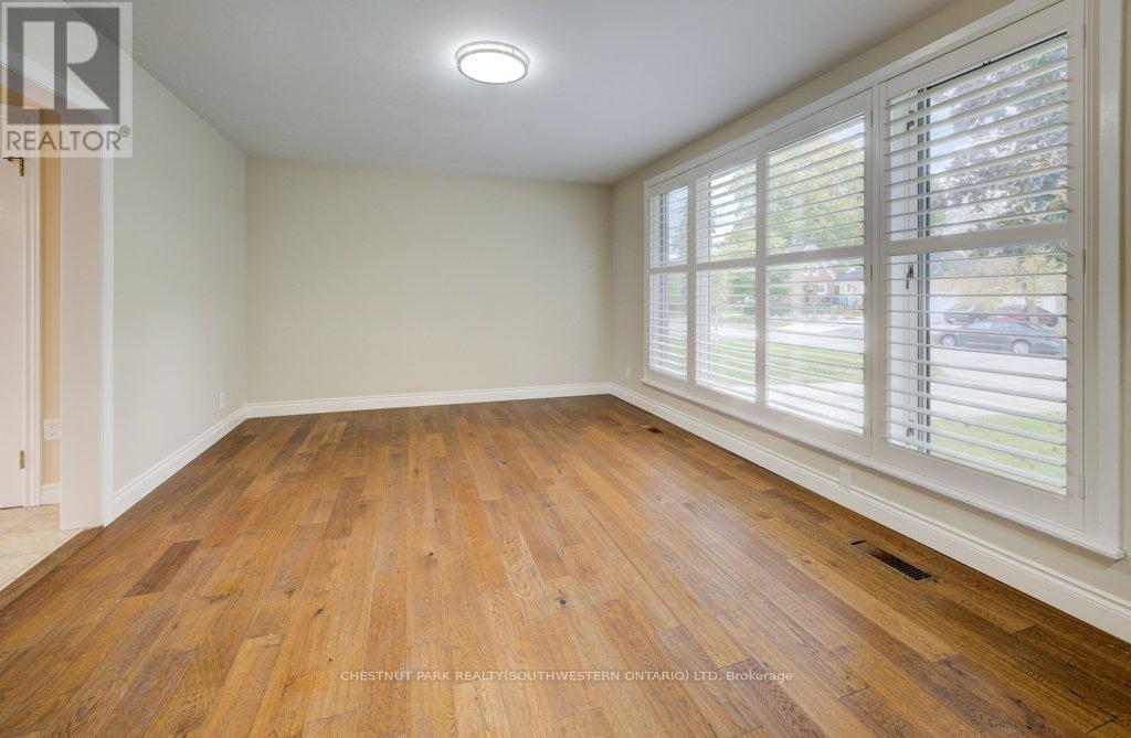 492 Ephraim Street, Kitchener, Ontario  N2B 2C6 - Photo 5 - X12461739