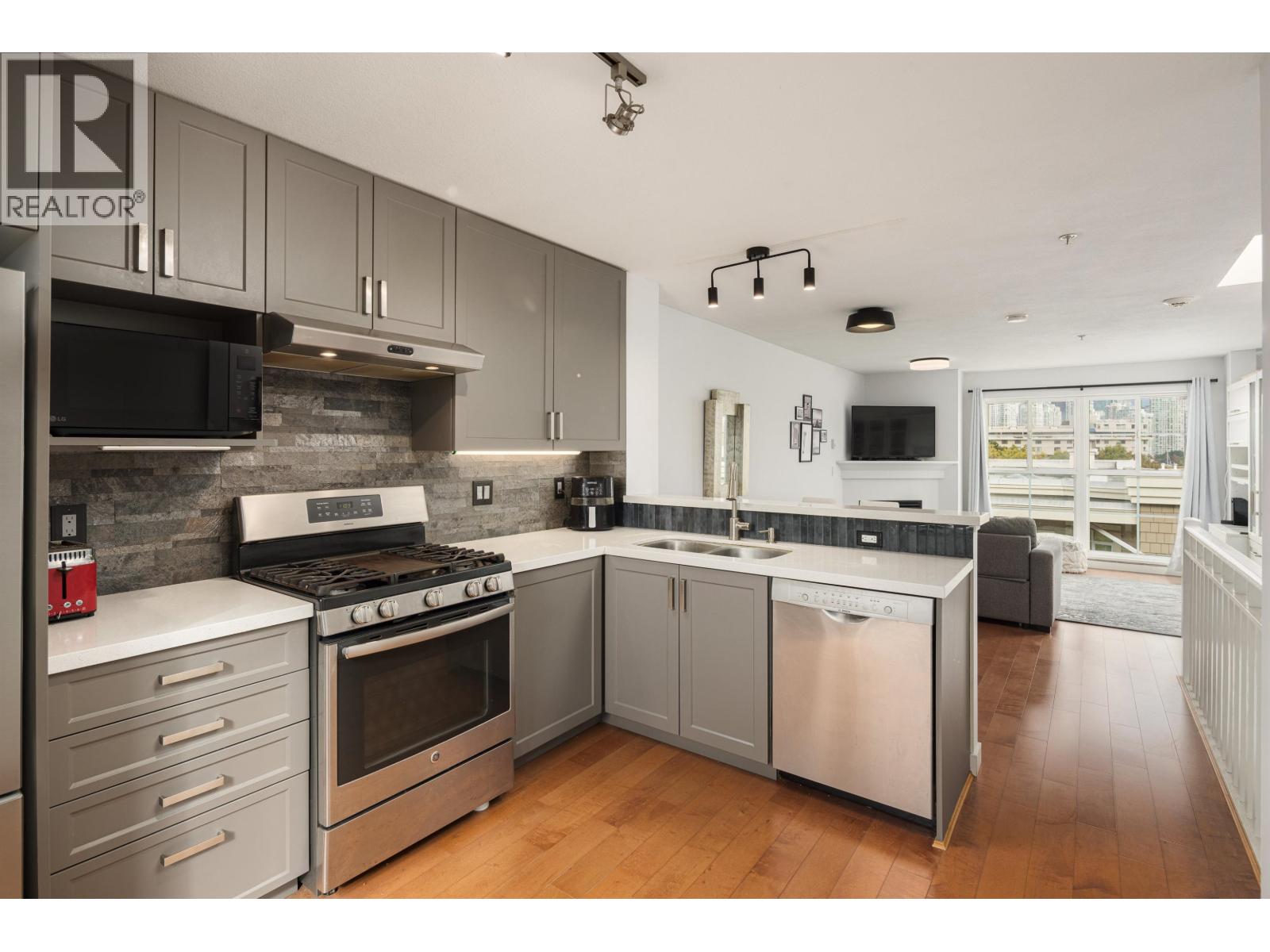 317 678 W 7th Avenue, Vancouver, British Columbia  V5Z 1B5 - Photo 8 - R3058303