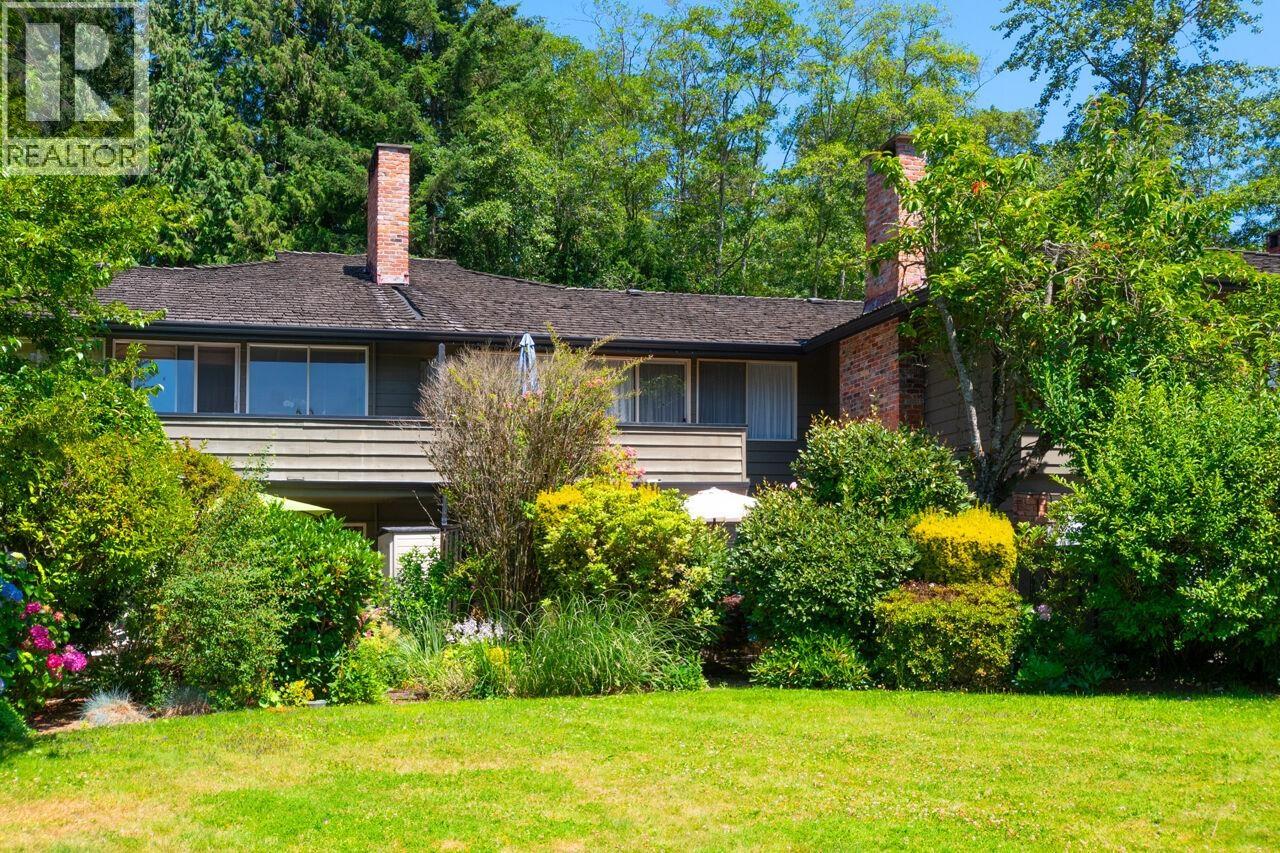 810 235 Keith Road, West Vancouver, British Columbia  V7T 1L5 - Photo 2 - R3058346