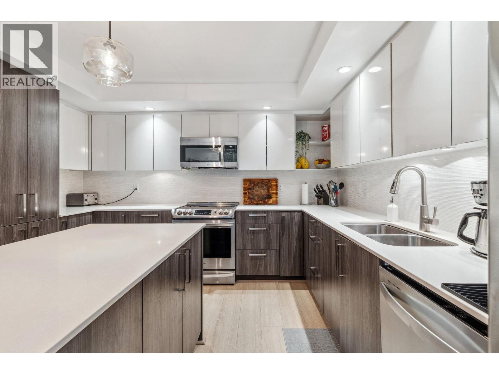 501 160 SHORELINE CIRCLE, Port Moody, British Columbia