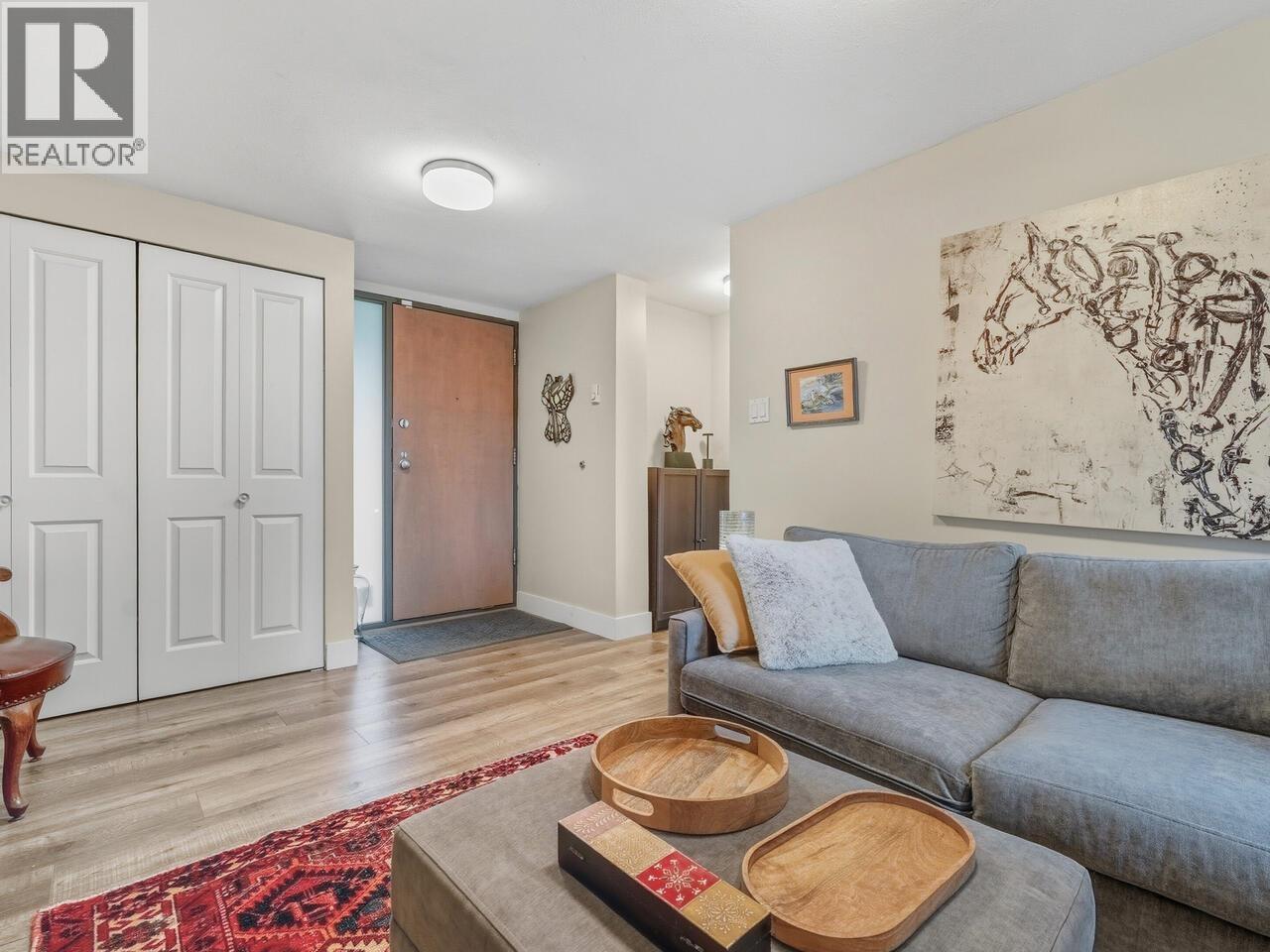521 666 Leg In Boot Square, Vancouver, British Columbia  V5Z 4A4 - Photo 2 - R3058357