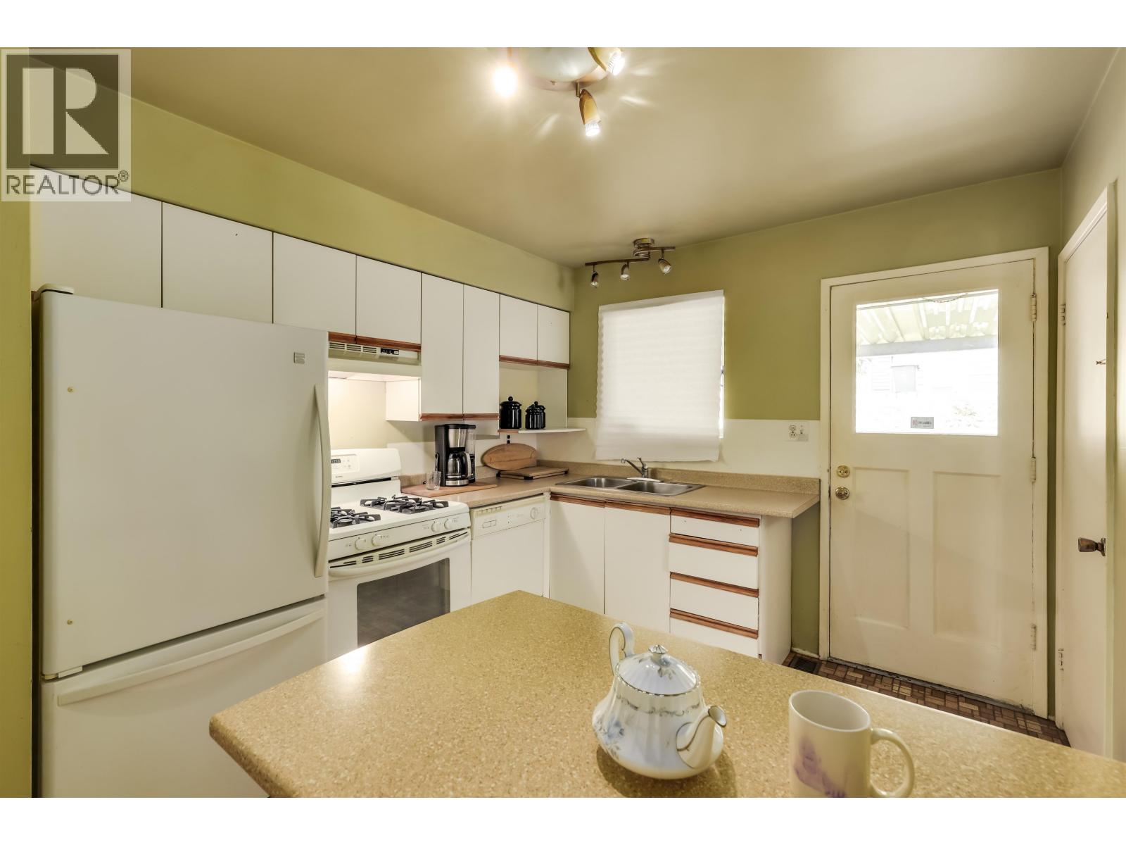 1118 Cloverley Street, North Vancouver, British Columbia  V7L 1N6 - Photo 19 - R3058315