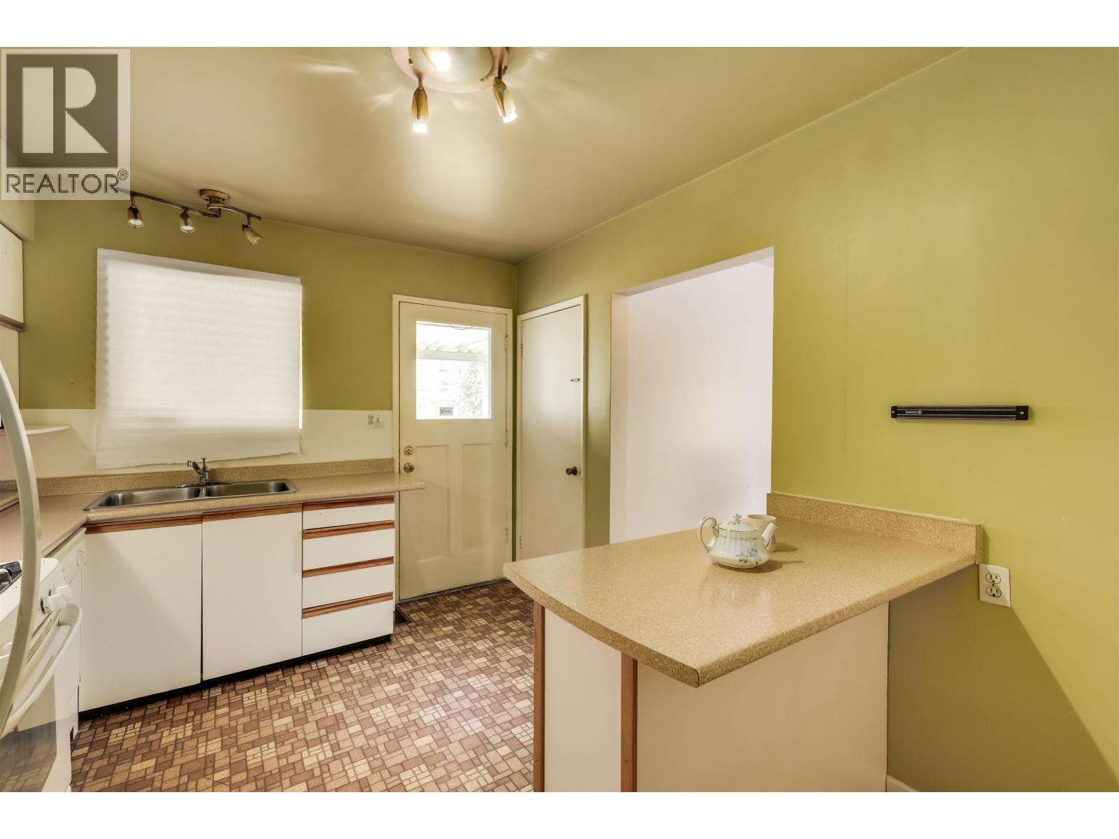 1118 Cloverley Street, North Vancouver, British Columbia  V7L 1N6 - Photo 20 - R3058315