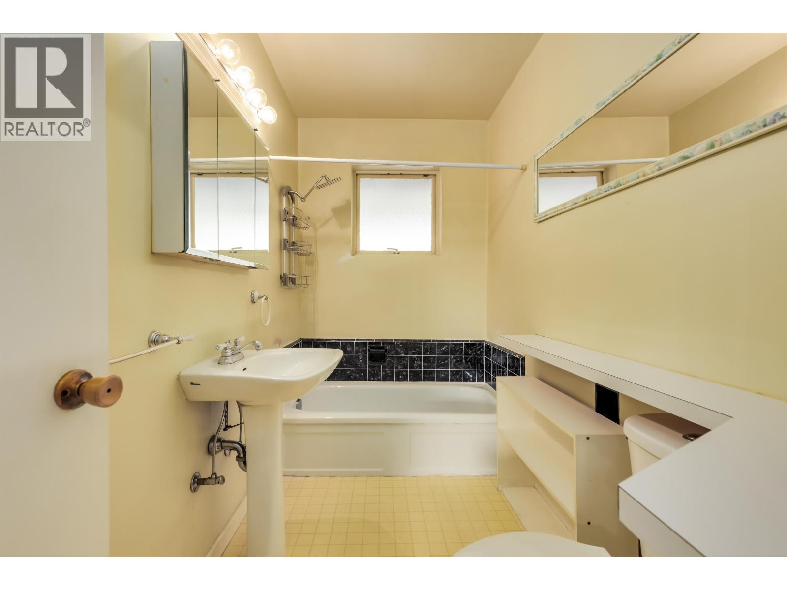 1118 Cloverley Street, North Vancouver, British Columbia  V7L 1N6 - Photo 22 - R3058315