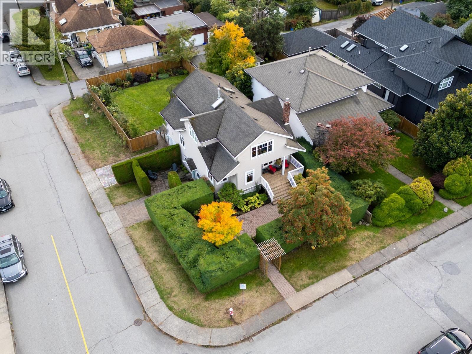 563 E 6th Street, North Vancouver, British Columbia  V7L 1R2 - Photo 1 - R3058364