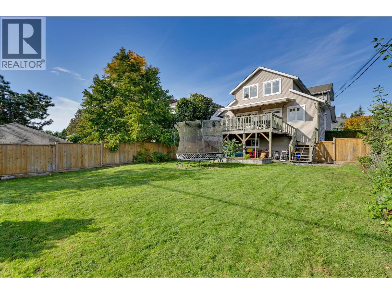 563 E 6th Street, North Vancouver, British Columbia  V7L 1R2 - Photo 3 - R3058364