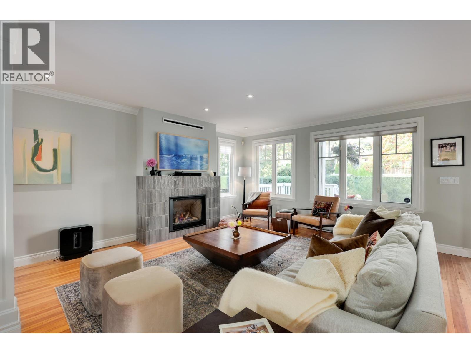 563 E 6th Street, North Vancouver, British Columbia  V7L 1R2 - Photo 4 - R3058364