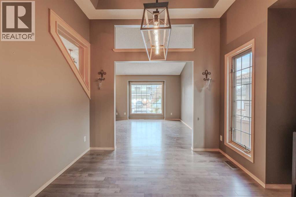 135 Canterbury Court Sw, Calgary, Alberta  T2W 6C1 - Photo 5 - A2261577