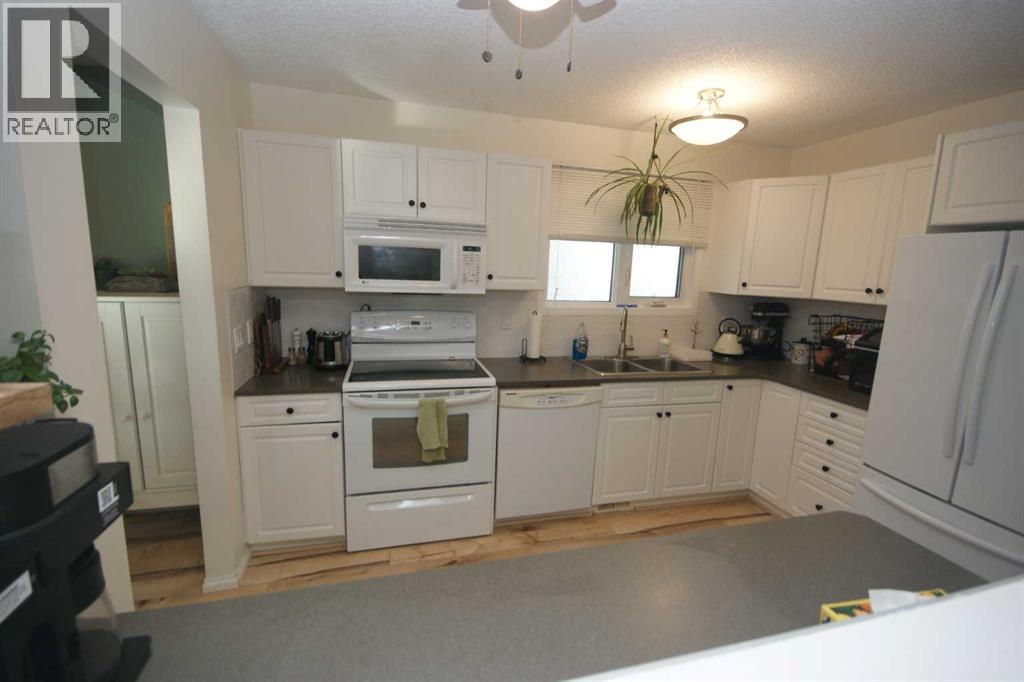 3741 Cedarille Drive Sw, Calgary, Alberta  T2W 3J5 - Photo 9 - A2262564