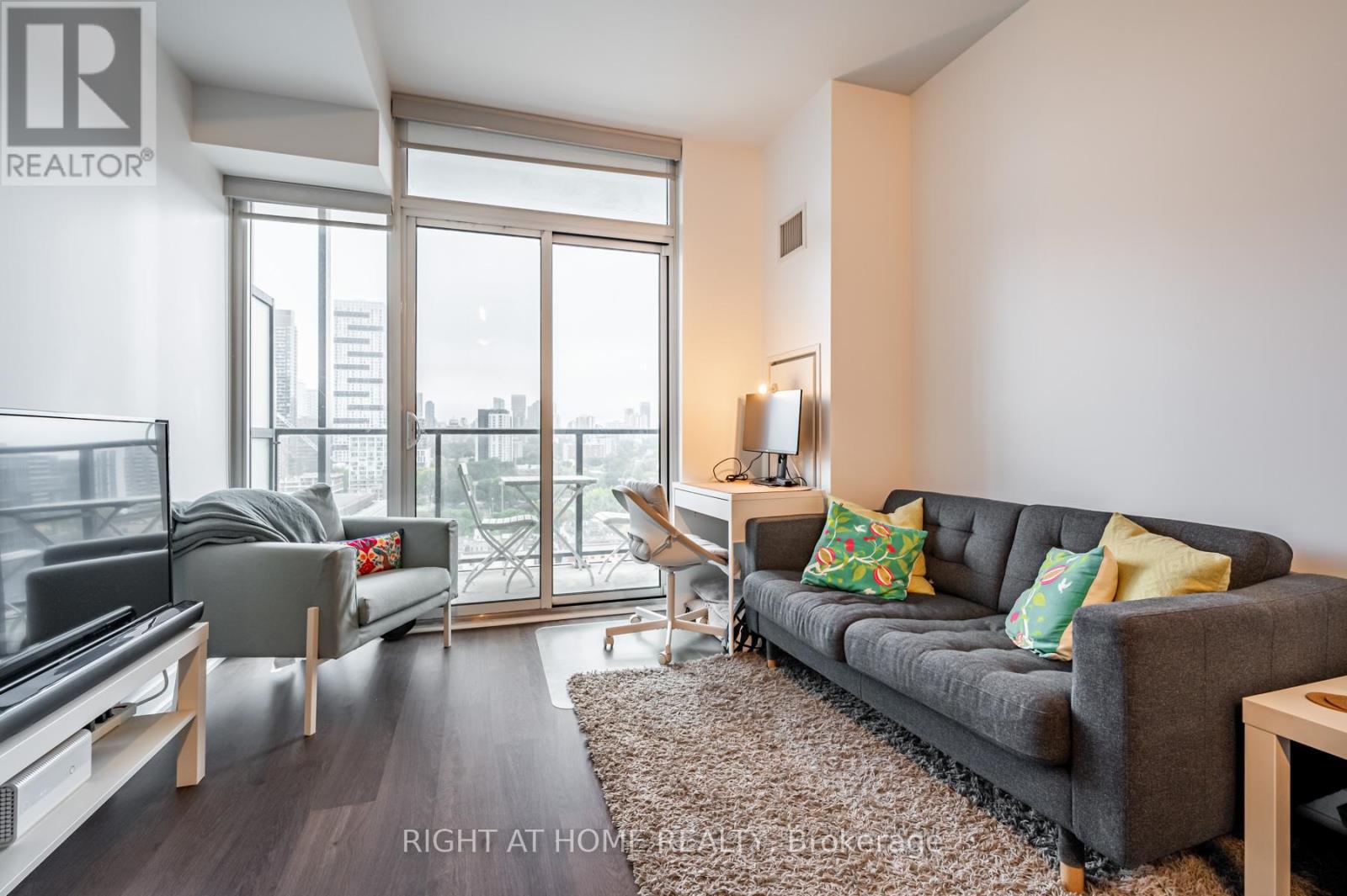 1415 - 105 George Street, Toronto, Ontario  M5A 2N4 - Photo 10 - C12461779