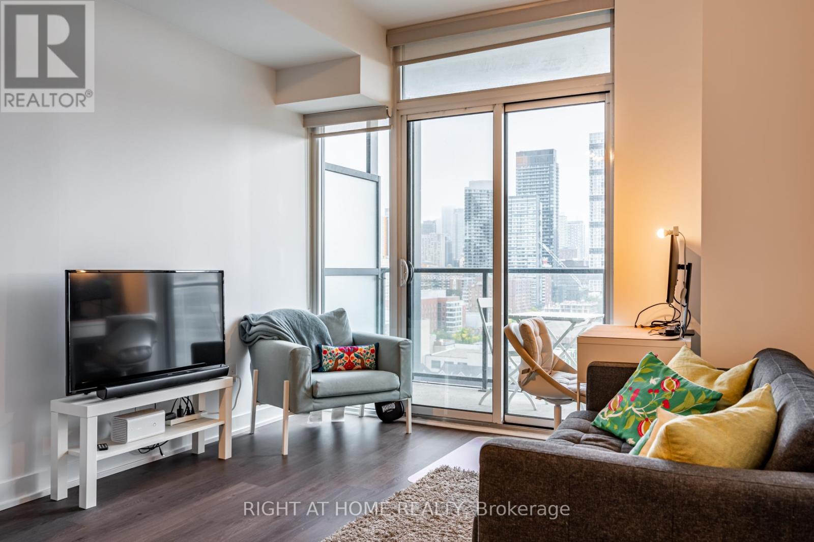 1415 - 105 George Street, Toronto, Ontario  M5A 2N4 - Photo 11 - C12461779