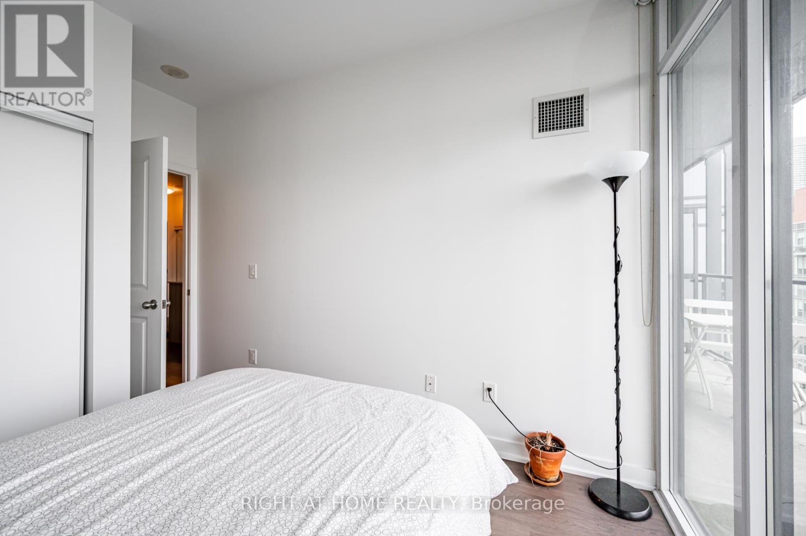 1415 - 105 George Street, Toronto, Ontario  M5A 2N4 - Photo 19 - C12461779