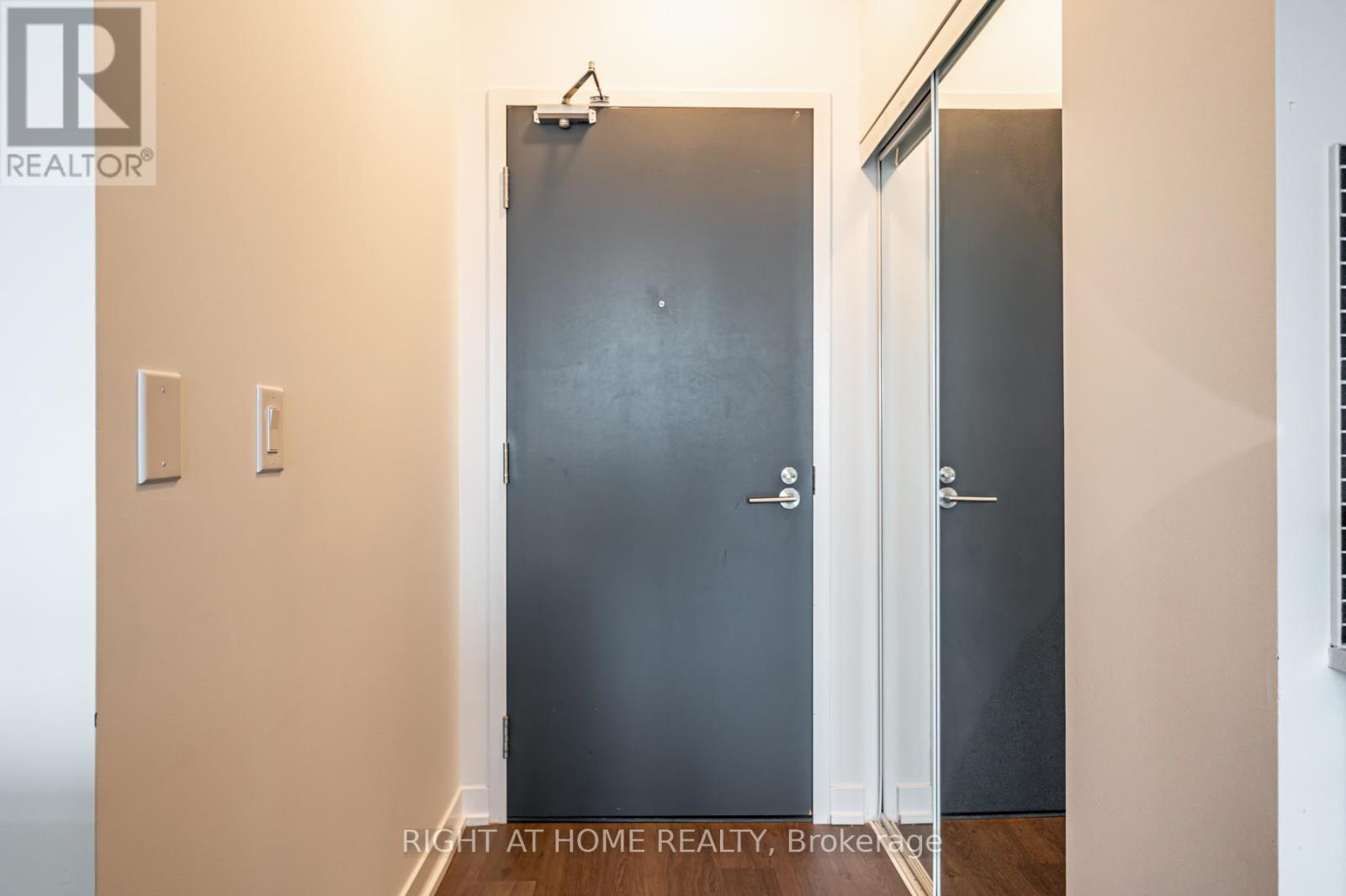 1415 - 105 George Street, Toronto, Ontario  M5A 2N4 - Photo 2 - C12461779