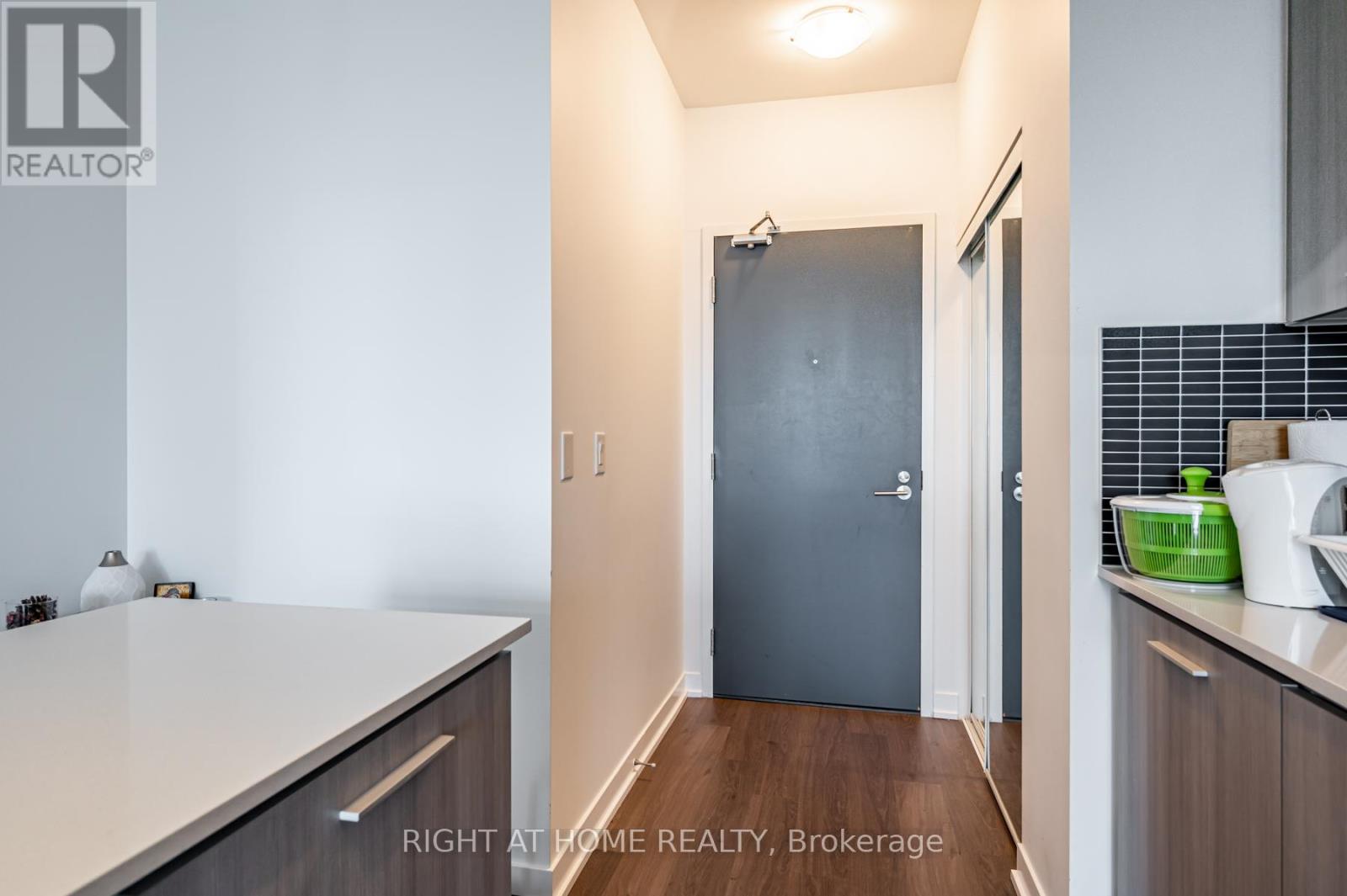 1415 - 105 George Street, Toronto, Ontario  M5A 2N4 - Photo 3 - C12461779