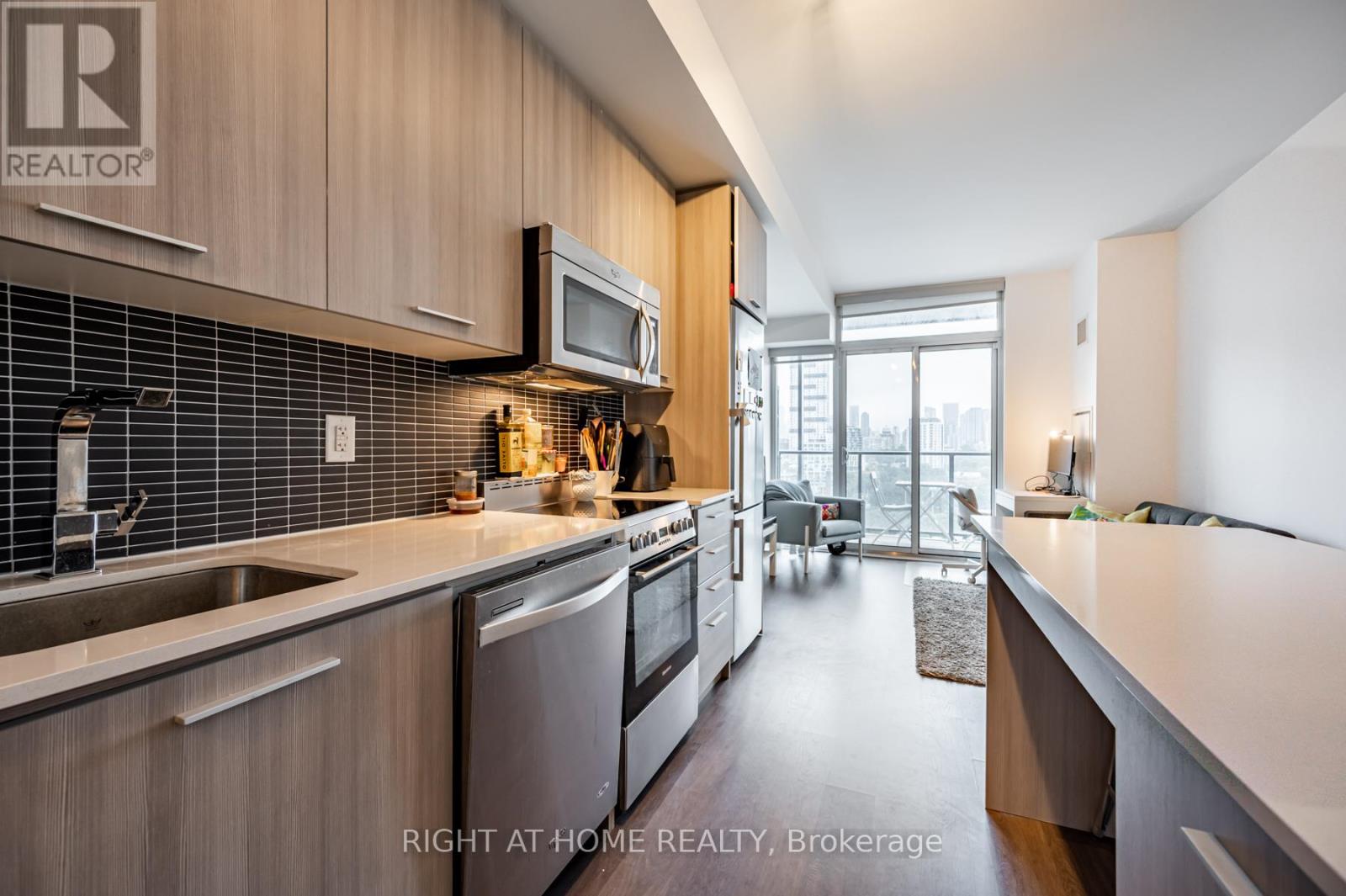 1415 - 105 George Street, Toronto, Ontario  M5A 2N4 - Photo 7 - C12461779