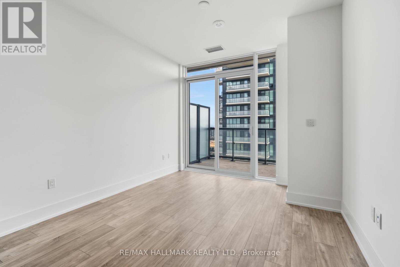 1906 - 10 Inn On The Park Drive, Toronto, Ontario  M3C 0P9 - Photo 15 - C12460778