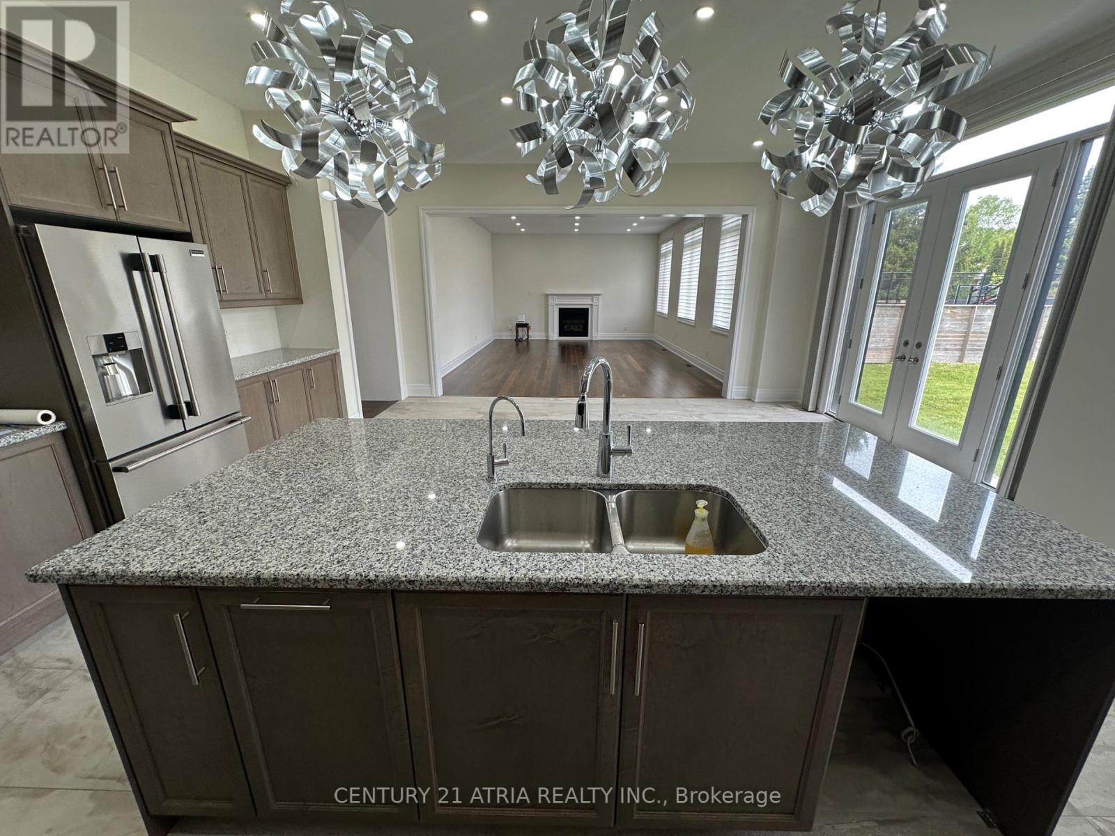 19 Mumberson Street, Innisfil, Ontario  L0L 1L0 - Photo 13 - N12129106