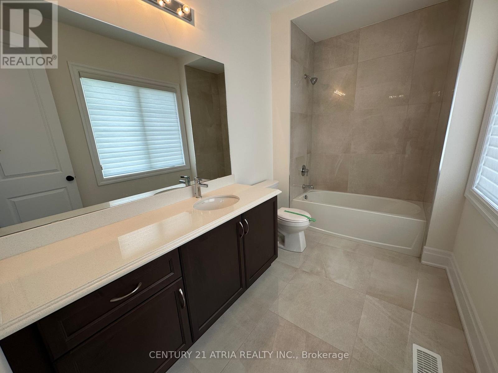 19 Mumberson Street, Innisfil, Ontario  L0L 1L0 - Photo 29 - N12129106