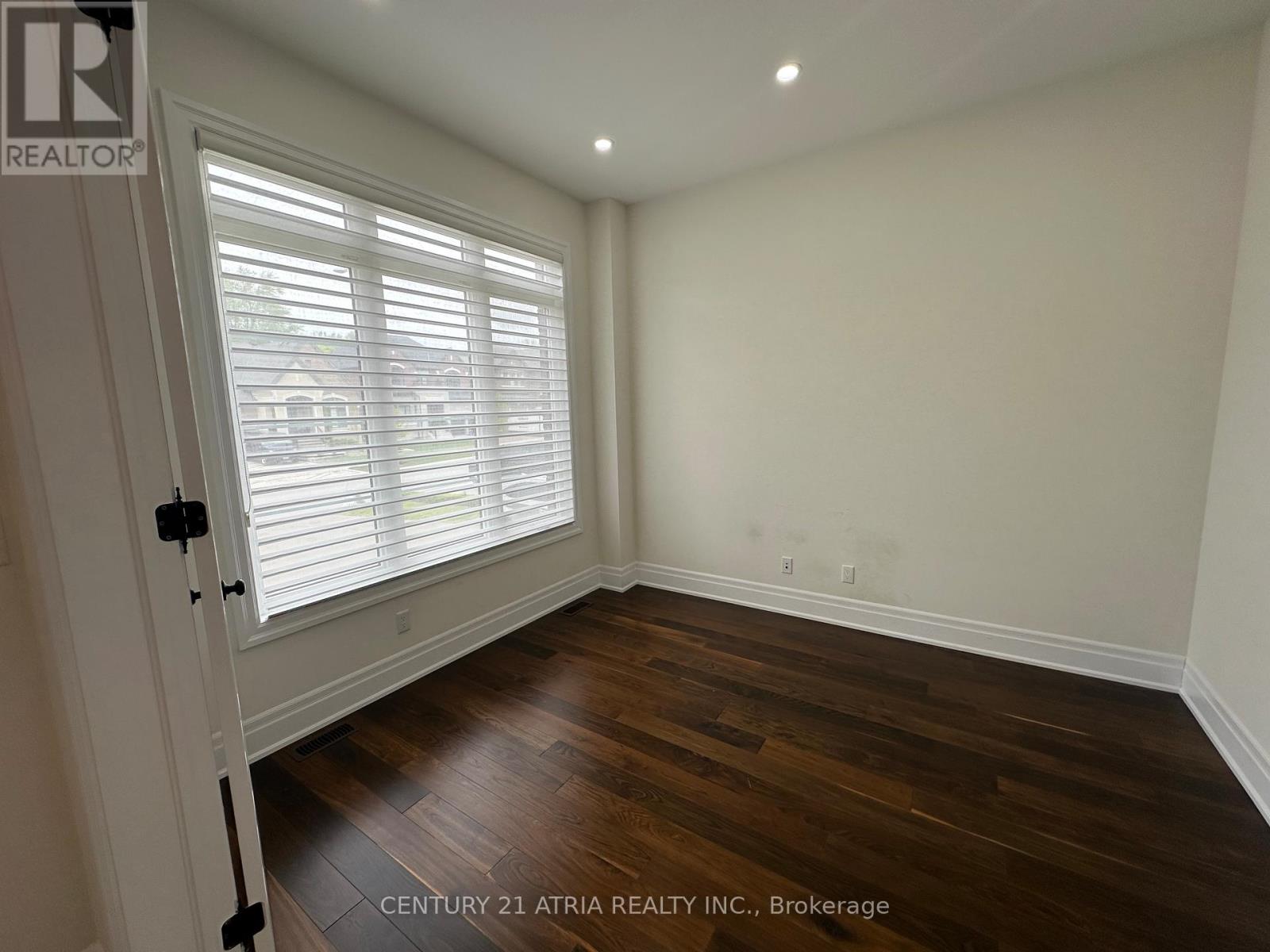 19 Mumberson Street, Innisfil, Ontario  L0L 1L0 - Photo 34 - N12129106