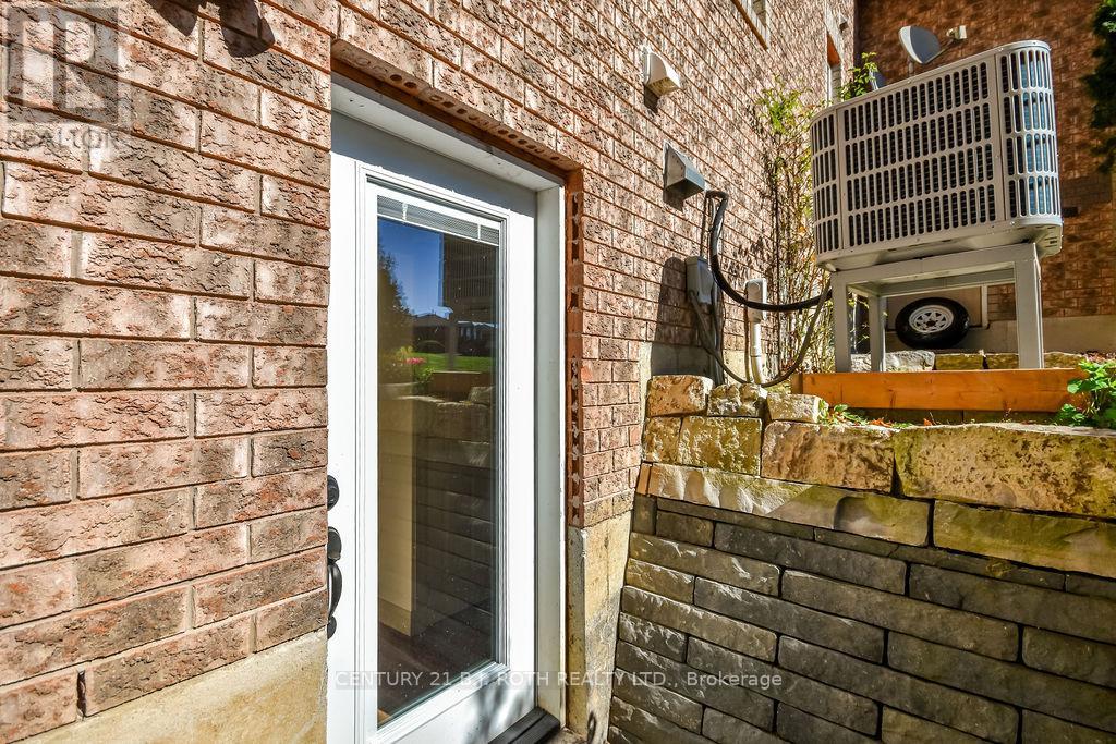63 White Elm Road, Barrie, Ontario  L4N 0E5 - Photo 9 - S12270932