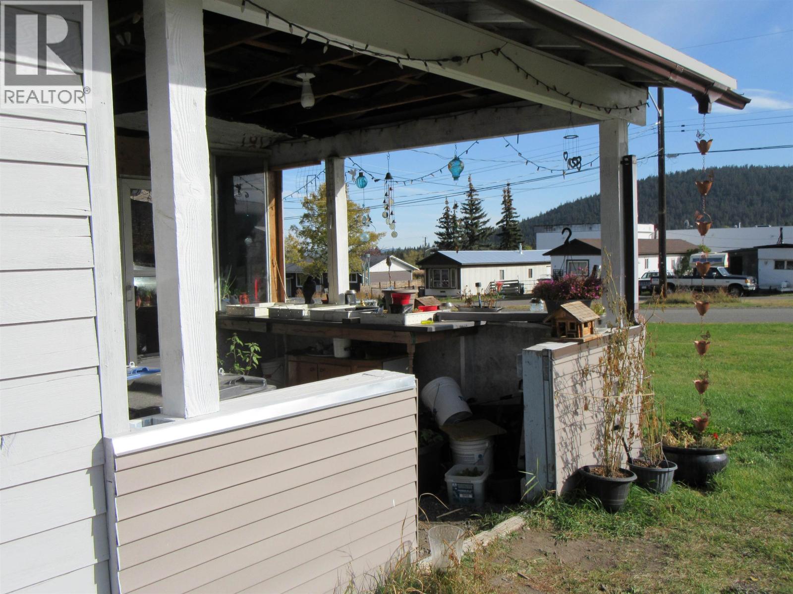 840 Scott Road, 100 Mile House, British Columbia  V0K 2E0 - Photo 6 - R3058323