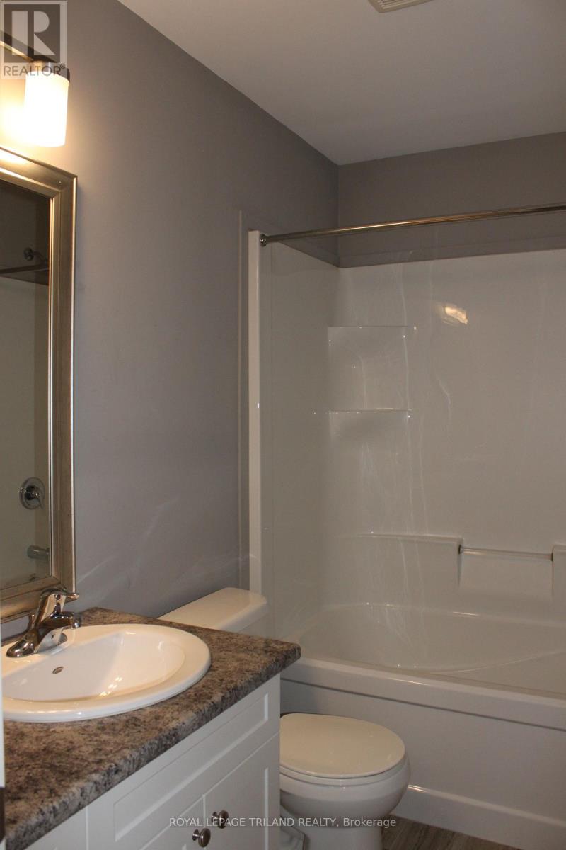 40 - 1960 Dalmagarry Road, London North, Ontario  N6G 0T8 - Photo 23 - X12461824