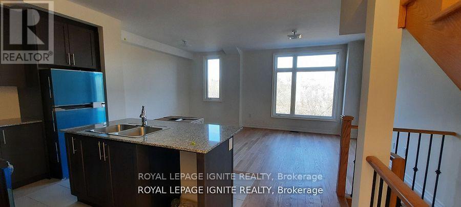 25 Queenpost Drive, Brampton, Ontario  L6Y 6L2 - Photo 2 - W12461786
