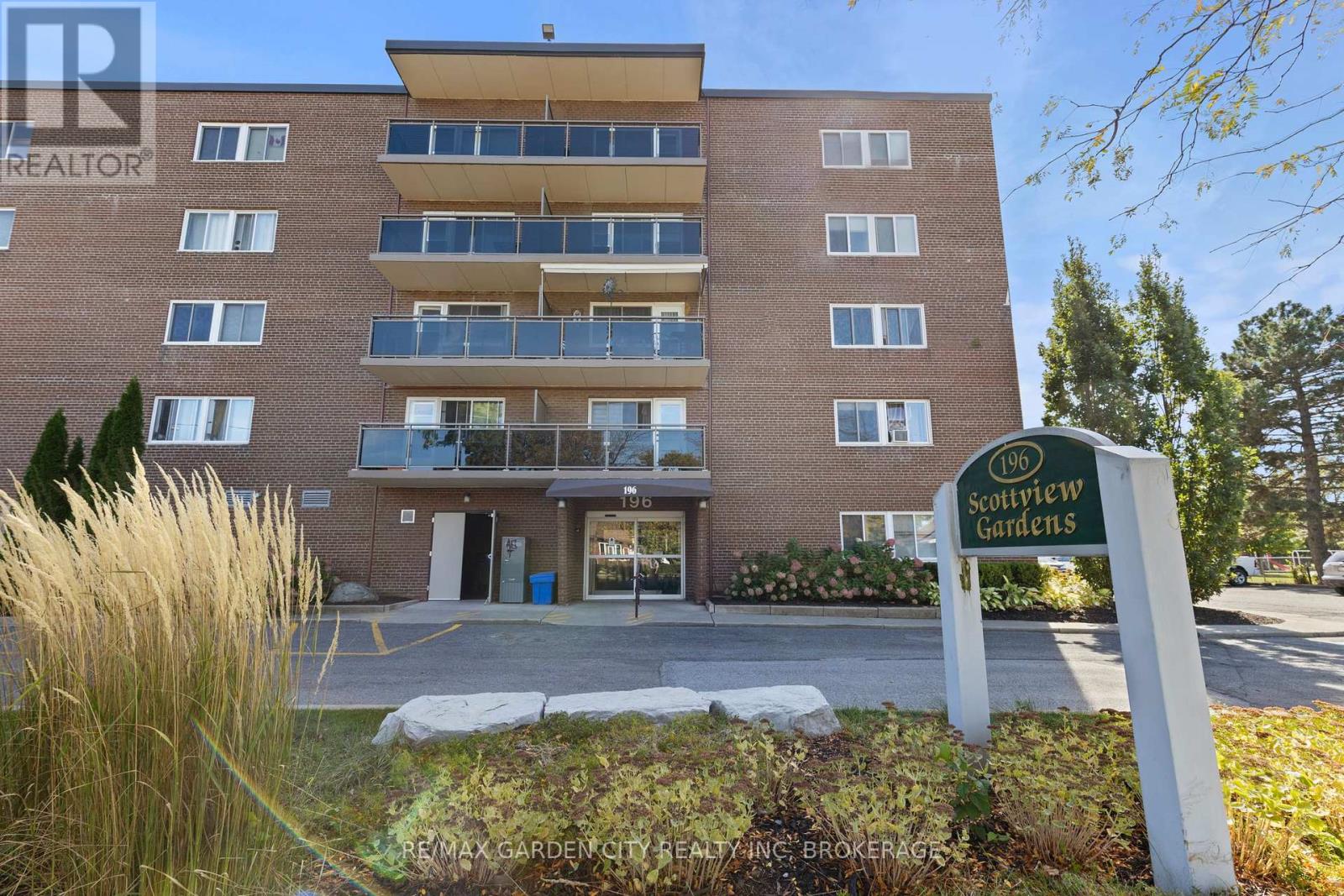 517 - 196 Scott Street, St. Catharines, Ontario  L2N 5T2 - Photo 2 - X12461790