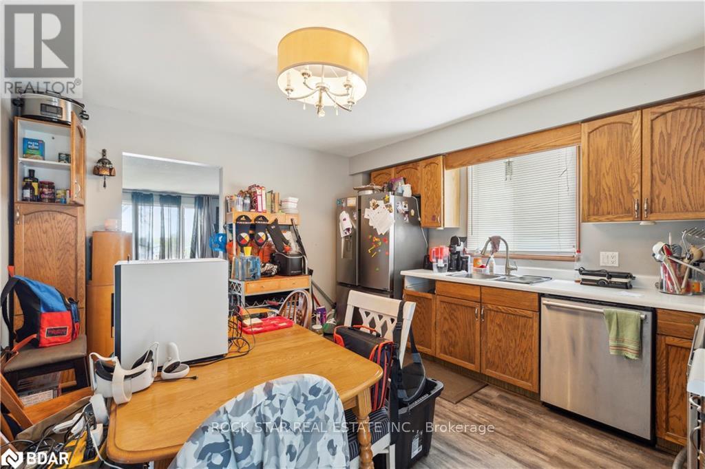 32 Hemlock Street, St. Catharines, Ontario  L2T 4B7 - Photo 10 - X12461777