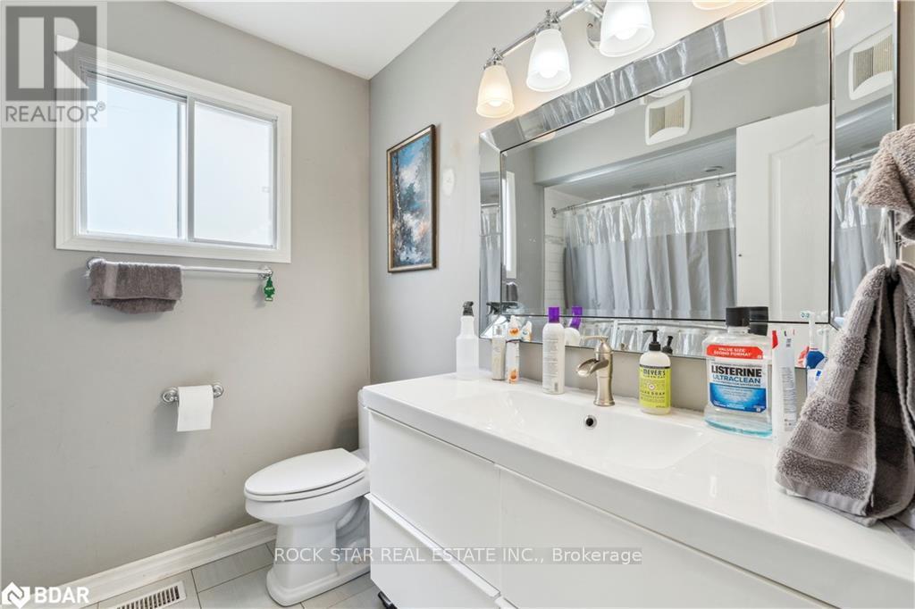 32 Hemlock Street, St. Catharines, Ontario  L2T 4B7 - Photo 12 - X12461777
