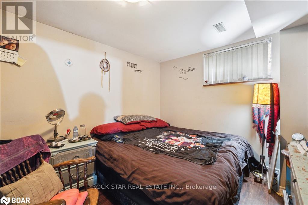32 Hemlock Street, St. Catharines, Ontario  L2T 4B7 - Photo 14 - X12461777