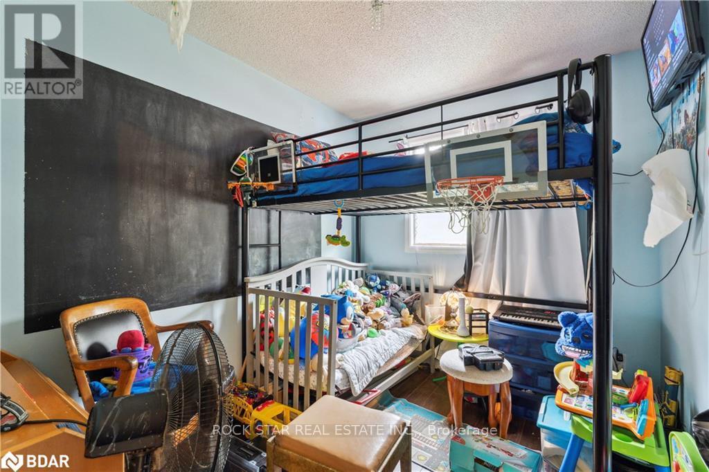 32 Hemlock Street, St. Catharines, Ontario  L2T 4B7 - Photo 15 - X12461777