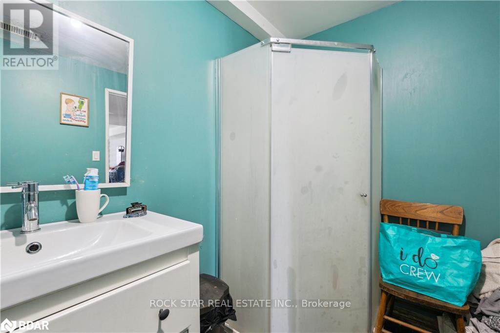 32 Hemlock Street, St. Catharines, Ontario  L2T 4B7 - Photo 16 - X12461777