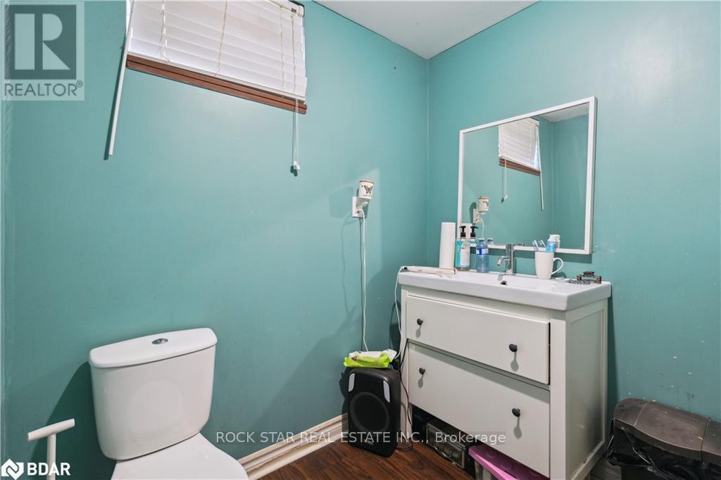 32 Hemlock Street, St. Catharines, Ontario  L2T 4B7 - Photo 17 - X12461777