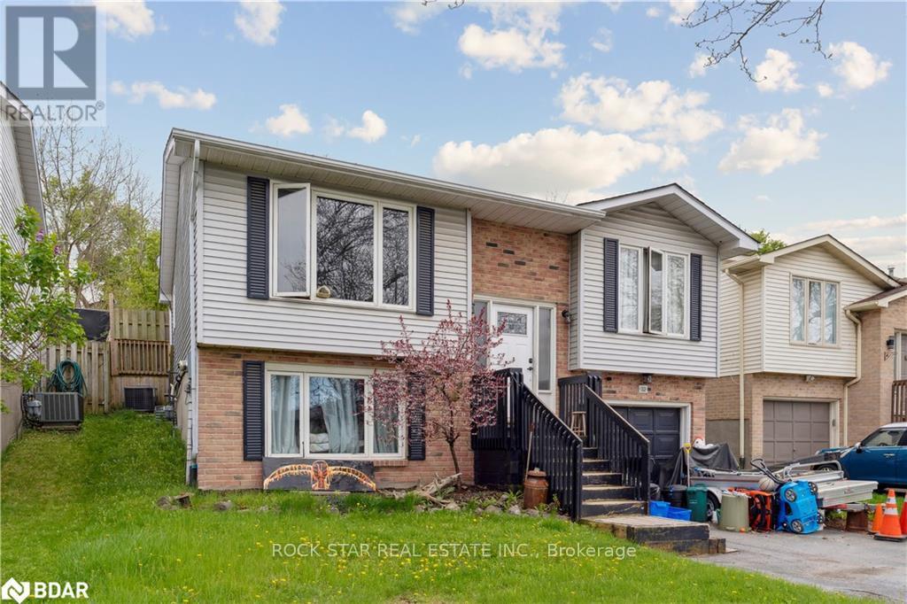 32 Hemlock Street, St. Catharines, Ontario  L2T 4B7 - Photo 2 - X12461777