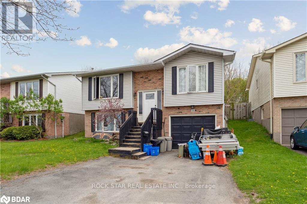 32 Hemlock Street, St. Catharines, Ontario  L2T 4B7 - Photo 3 - X12461777