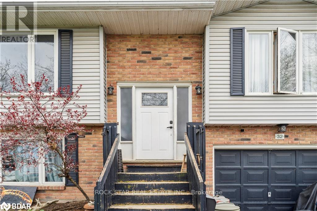 32 Hemlock Street, St. Catharines, Ontario  L2T 4B7 - Photo 4 - X12461777