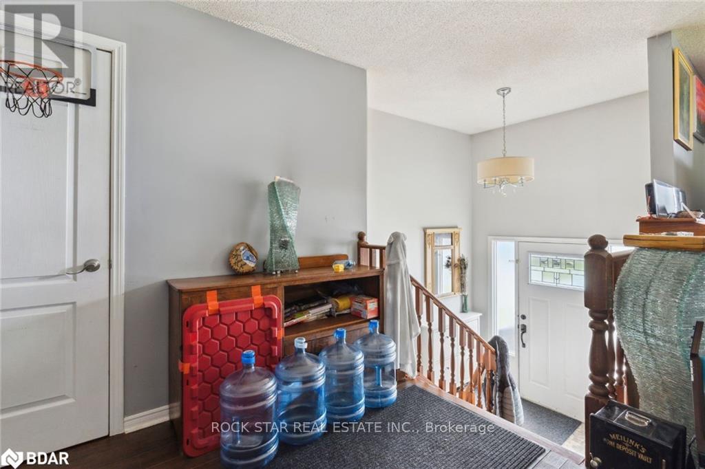32 Hemlock Street, St. Catharines, Ontario  L2T 4B7 - Photo 6 - X12461777
