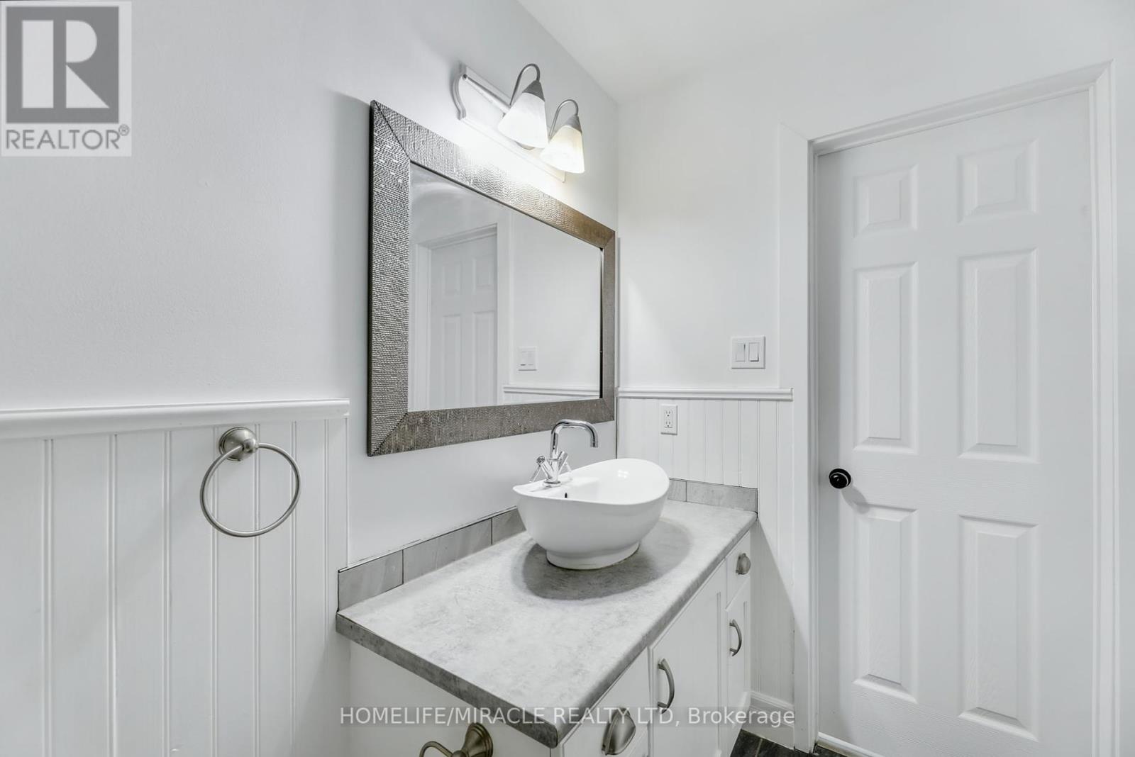 291 Portsmouth Crescent E, London East, Ontario  N5V 4E1 - Photo 24 - X12461781