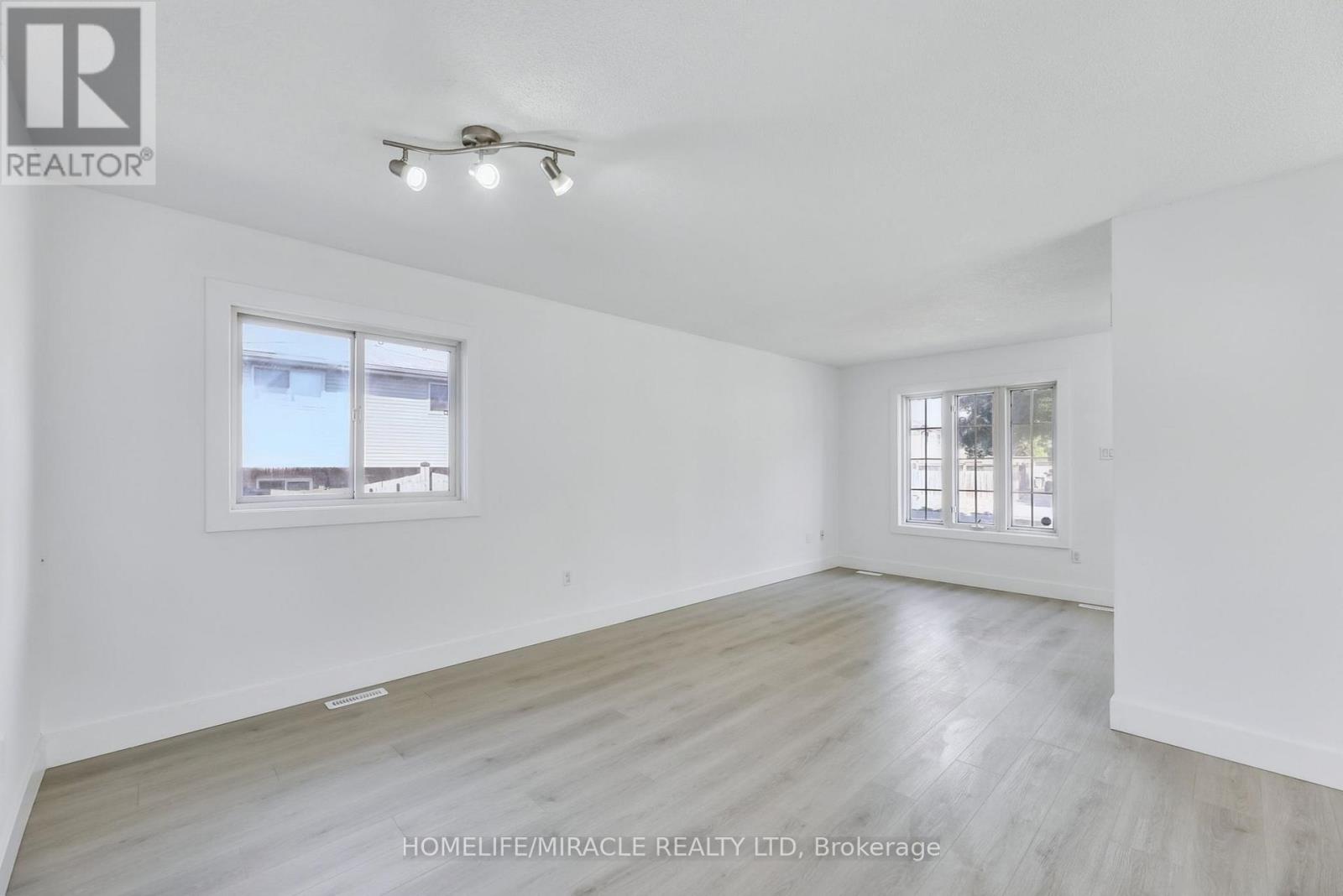 291 Portsmouth Crescent E, London East, Ontario  N5V 4E1 - Photo 4 - X12461781