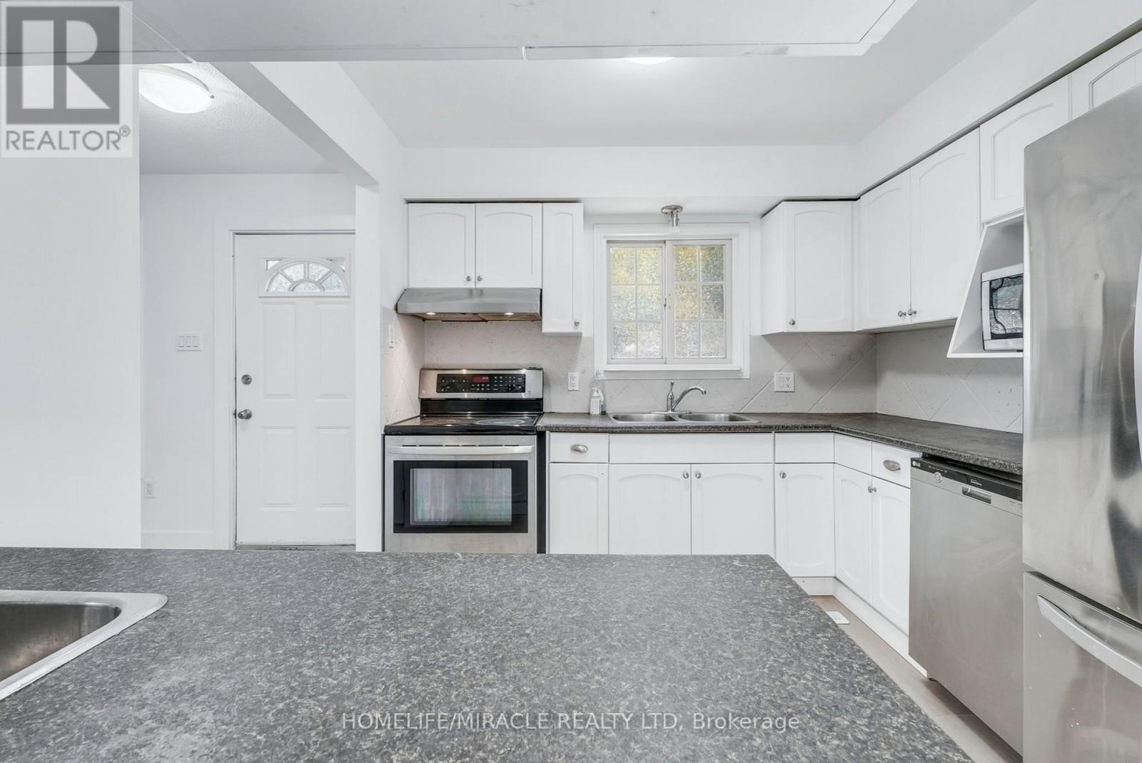 291 Portsmouth Crescent E, London East, Ontario  N5V 4E1 - Photo 6 - X12461781