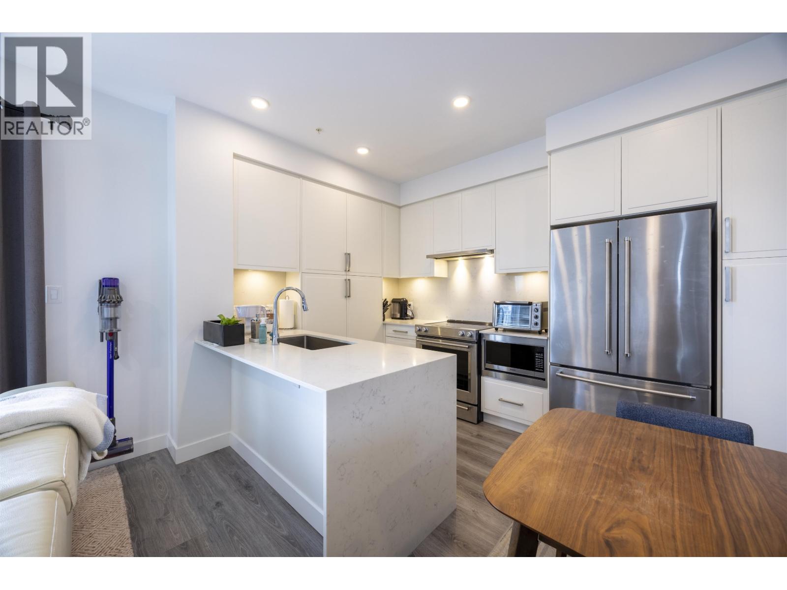 606 700 Clarke Road, Coquitlam, British Columbia  V3J 0K5 - Photo 2 - R3058100