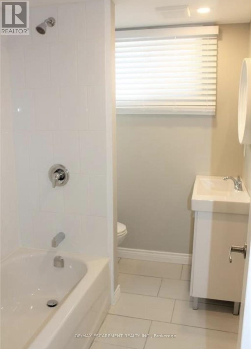 Lower - 89 Regent Drive, St. Catharines, Ontario  L2M 3L9 - Photo 5 - X12461770