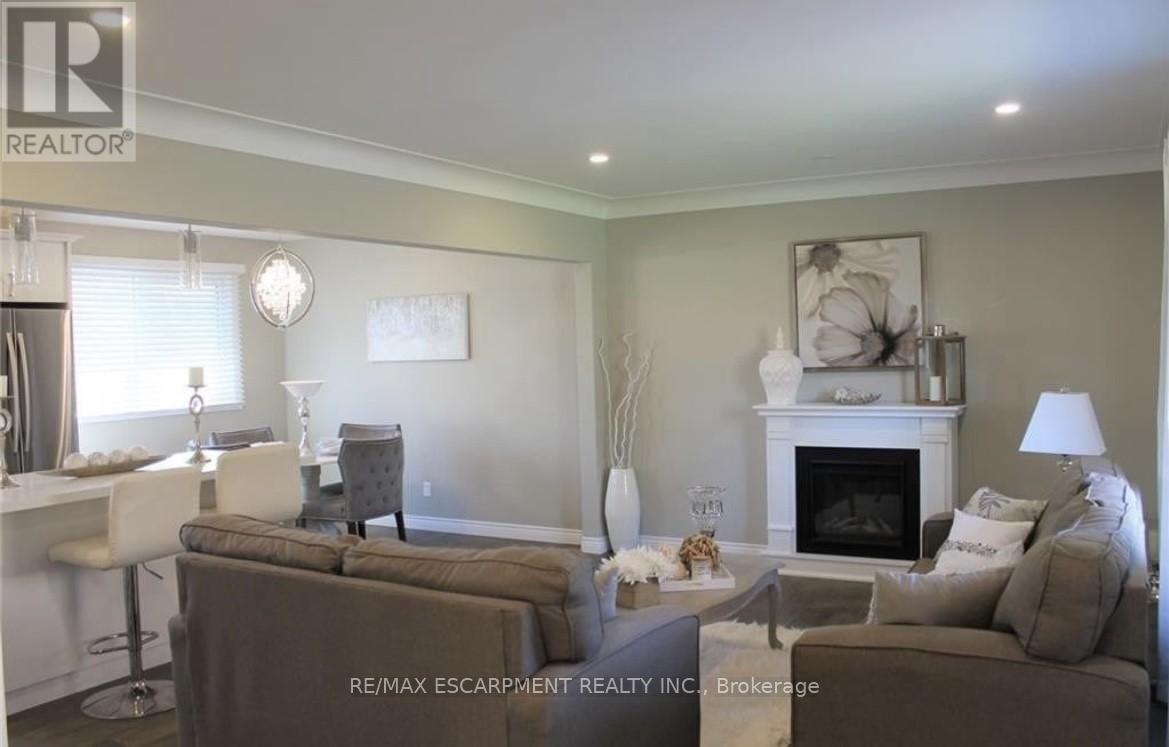 Lower - 89 Regent Drive, St. Catharines, Ontario  L2M 3L9 - Photo 2 - X12461770