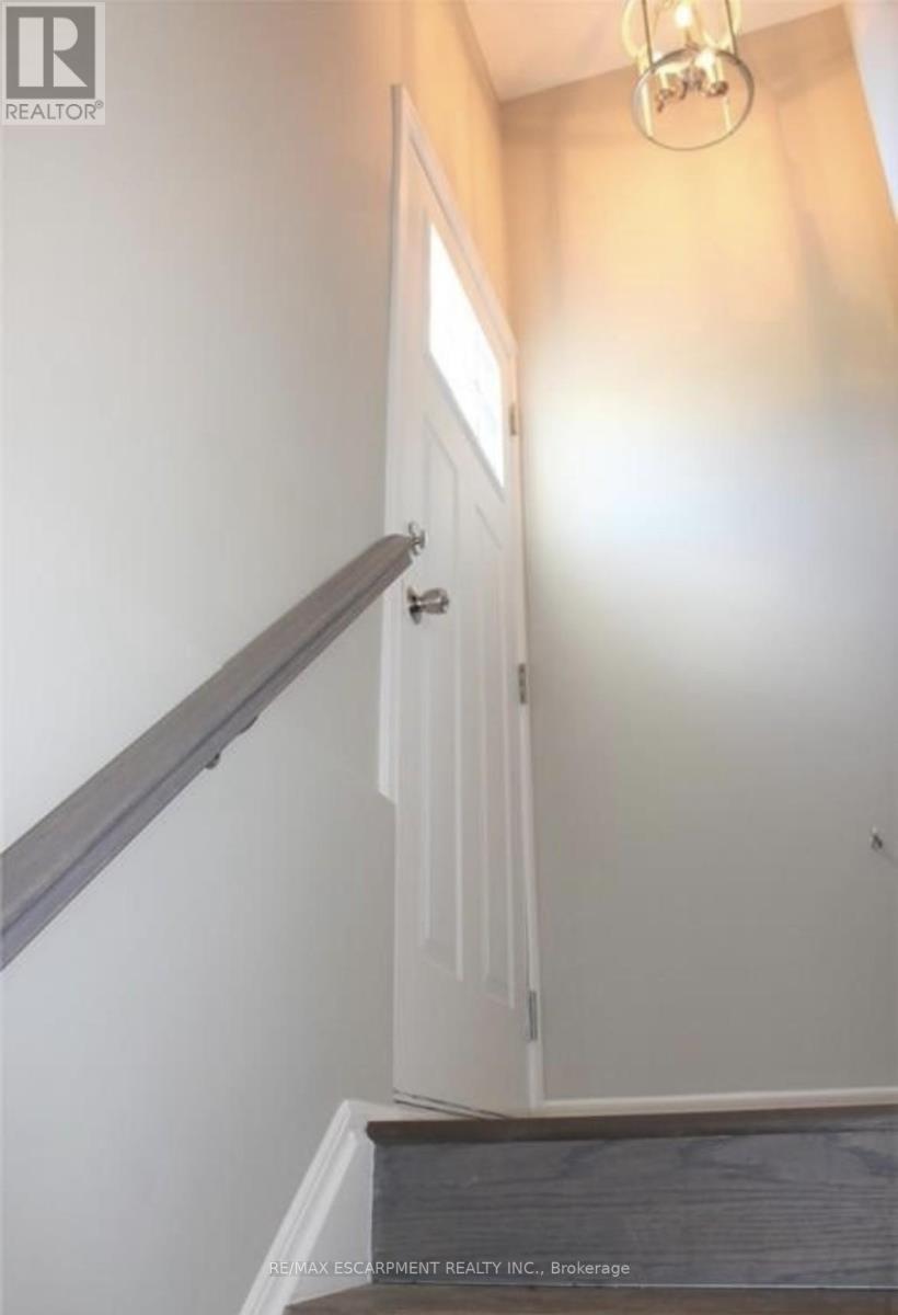 Lower - 89 Regent Drive, St. Catharines, Ontario  L2M 3L9 - Photo 6 - X12461770