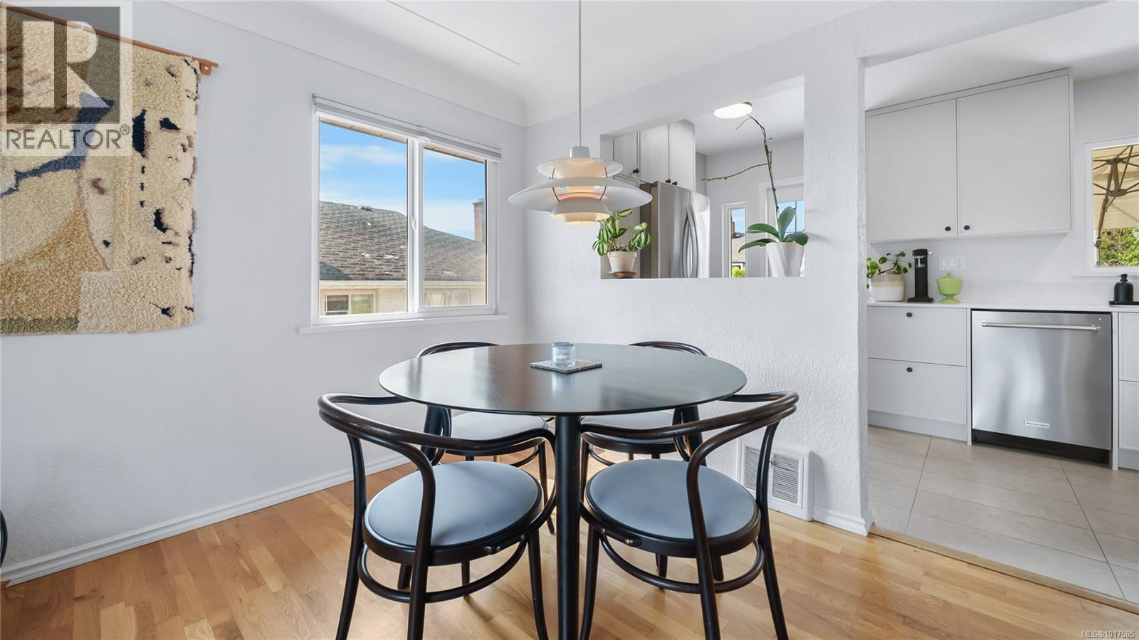 2720 Foul Bay Rd, Saanich, British Columbia  V8R 5B7 - Photo 10 - 1017505