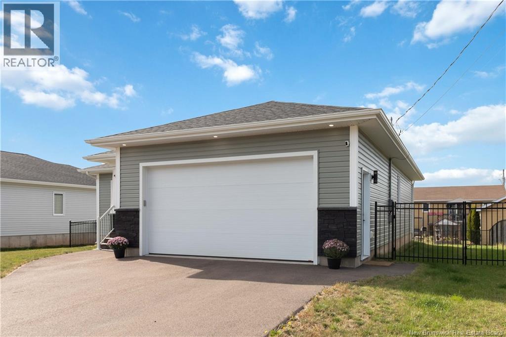 64 Amity Street, Moncton, New Brunswick  E1G 0S3 - Photo 2 - NB127483