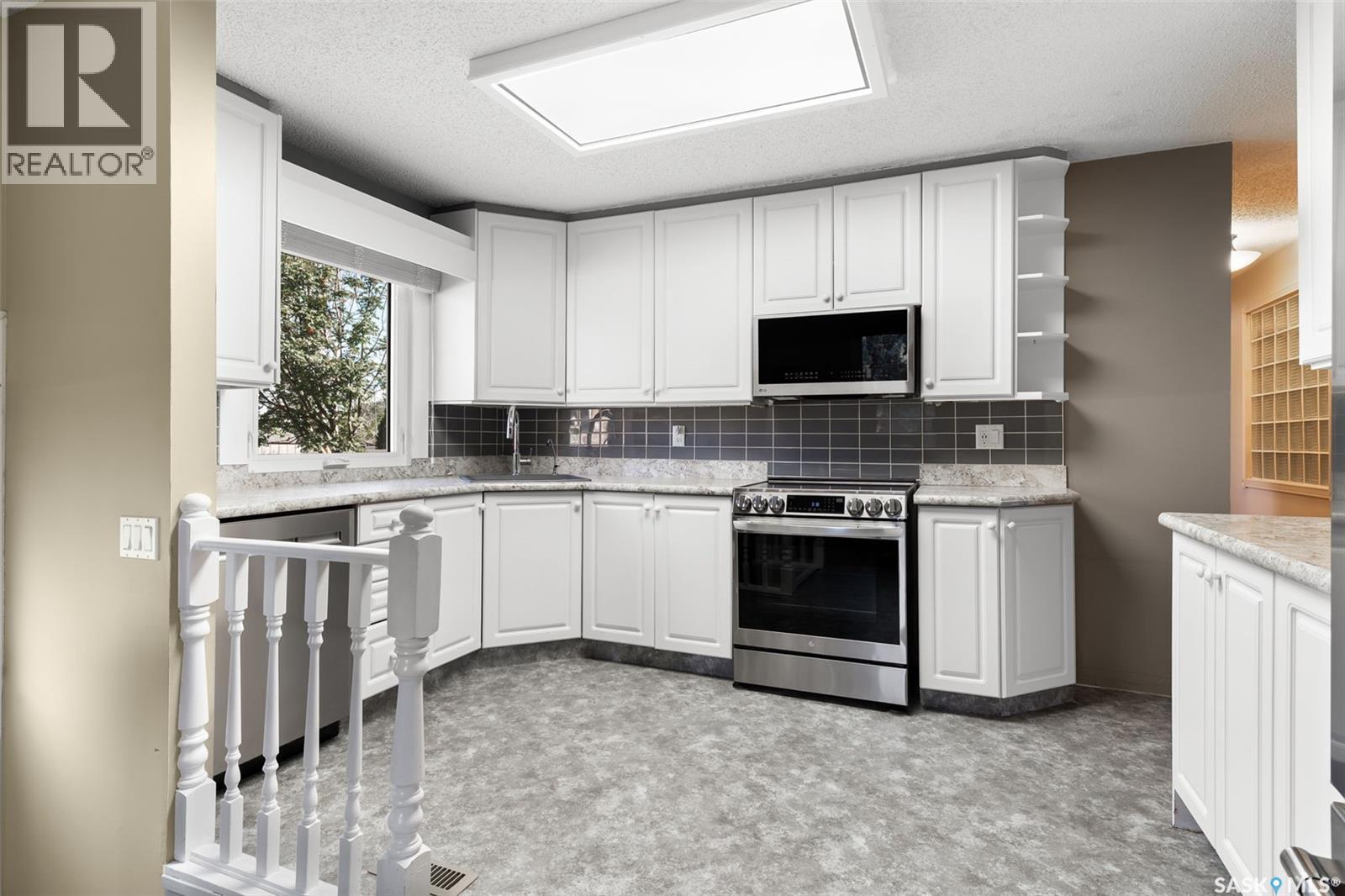 12 Jackson Bay, Regina, Saskatchewan  S4R 6Y8 - Photo 10 - SK020811
